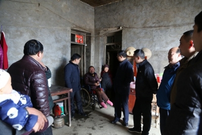 吕金施赴建始县龙坪乡调研脱贫攻坚工作