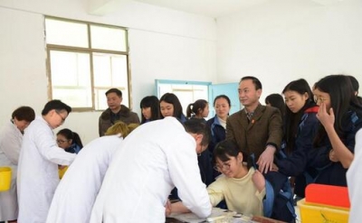 来凤 |  2123名高三学子有序进行高考体检 