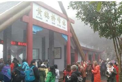 建始 | 旅游旺季提前到来 万名游客走进野三峡 
