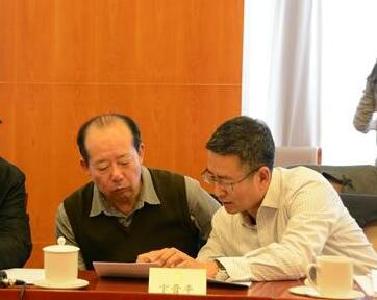 白岩松委员：媒体不能只炒菜 更要种好地产好粮食  