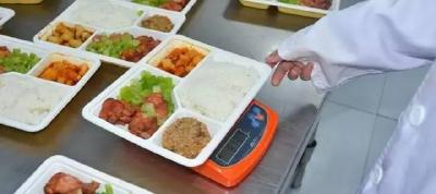 高铁盒饭太贵？铁路总公司：尽快推出网上订餐等服务
