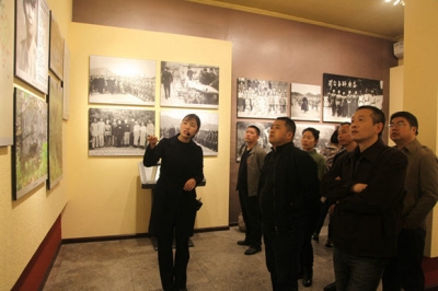 恩施州地税局开展四月支部主题党日活动