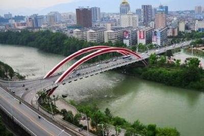 “河长”在行动 