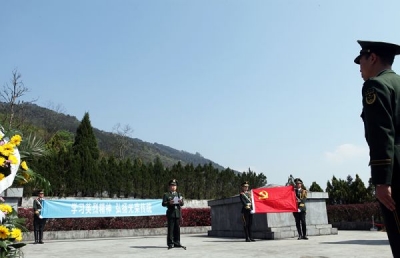 恩施支队开展“四个一”活动缅怀纪念革命英烈