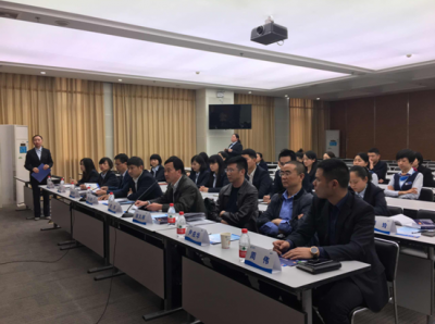 恩施州工商局联合恩施市消委送法进移动