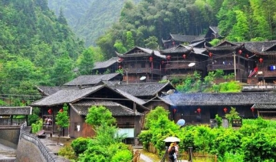 张昌尔在恩施调研强调以绿色生态理念推进农村垃圾处理