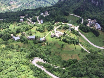 建始：一条山路，沧桑十年
