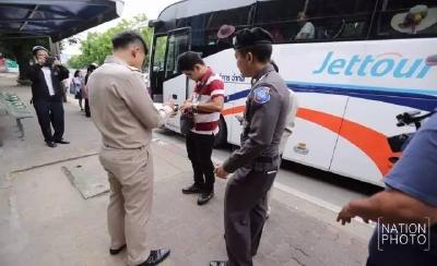 东南亚导游黑幕:中国22名游客拒买旅游项目被扔路边