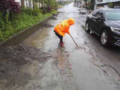 宣恩 | 连夜大雨国省道多处大面积积水 雨中抢险保畅通 