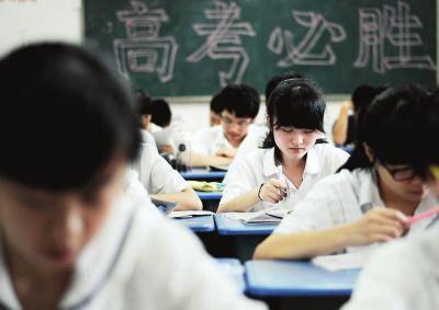 将要参加今年高考的学生丢失身份证了莫着急 恩施市民之家开辟办证“绿色通道”    