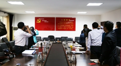 集体颂读党章——恩施州卫计委召开5月支部主题党日活动