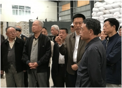 恩施州人大常委会机关老干部到鹤峰参观考察