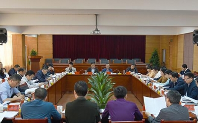 恩施市召开2017年第八次市委常委（扩大）会议