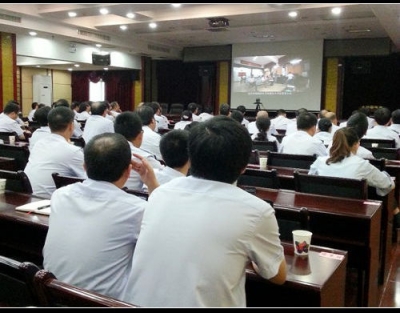 建始县经信局组织观看《不可触碰的纪律红线》