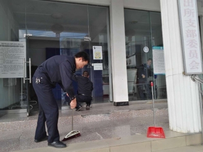 巴东 | 干部群众走上街头开展大扫除