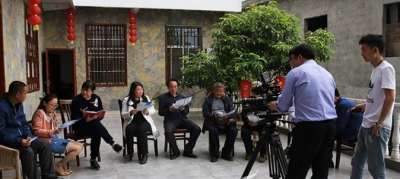 中央电视台记者到恩施市为纪录片取材