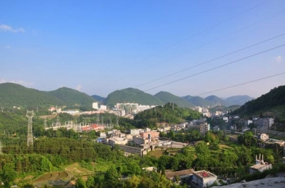 刘芳震到野三关调研工业经济运行及水源工程建设等工作