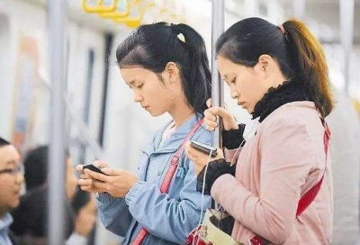报告称青年网民四分之一时间上网 