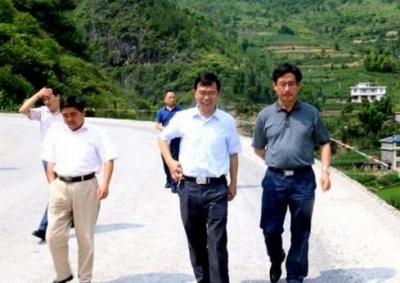 国务院三峡办与全国人大代表王光国交流建议