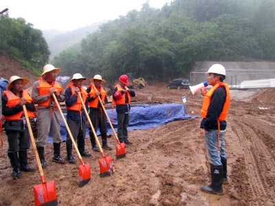 防汛抗旱是个技术活 利川请专家来指导