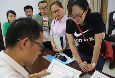 鹤峰：农村教师岗位成“香饽饽” 180名大学生竞聘