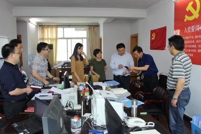 州委常委、州纪委书记陈江龙带队暗访州纪委机关党委所属支部“主题党日”活动 