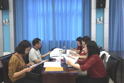 传达贯彻州直支部书记培训精神 统分结合增强党日学习实效