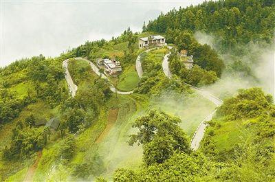 全国人大调研组调研恩施州脱贫攻坚工作