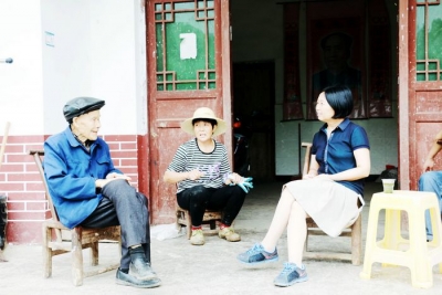 恩施州民宗委到扶贫村看望慰问老党员和困难群众