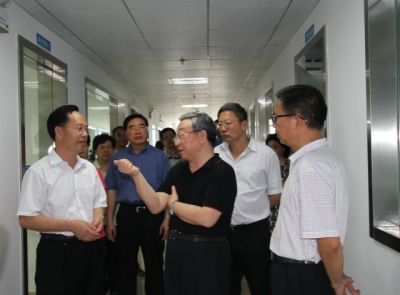 全国人大常委会专题调研组调研国家硒检中心