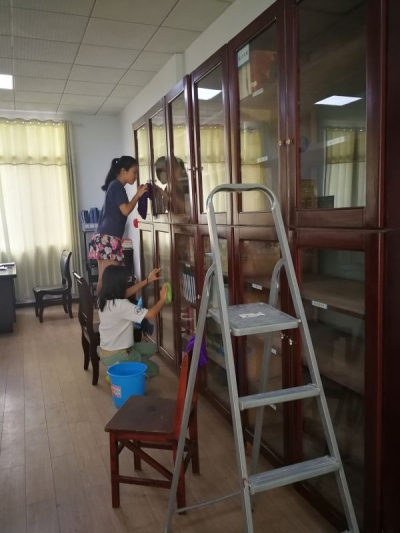州图书馆指导湖北民院学生开展社会实践活动