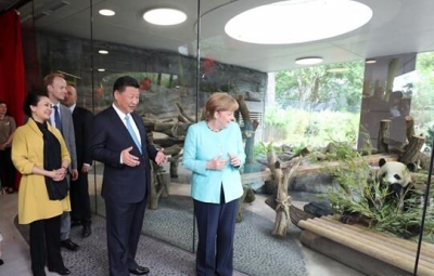 习近平向世界展示“中国名片”