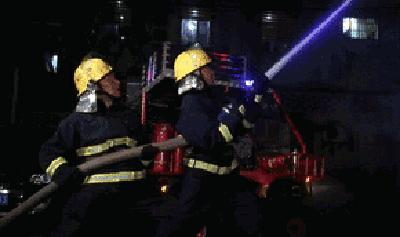 恩施人朋友圈疯传的某网吧发生火灾，真相是...