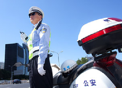 交警大队“开门纳谏”  立行立改见实效