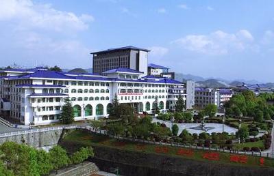 李建明在湖北民院干部培训大会上强调  切实加强改进高校党的建设  全面落实立德树人根本任务