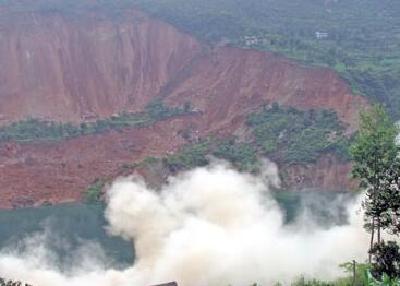 16米高重力坝“压阵”  巴东治理夏至岩滑坡隐患