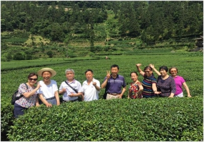 参观新农村，感悟好时代  ——州统计局党的生日前组织开展老干部活动