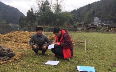 脚踏实地扶真贫  登高望远真扶贫