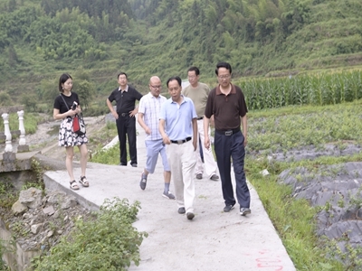 肖谏诚到来凤调研督办精准扶贫工作