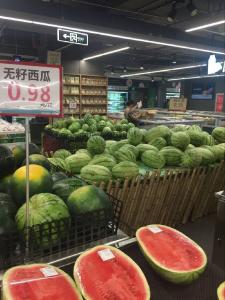 天气炎热蔬菜价格不涨反降  瓜果价格稳定  