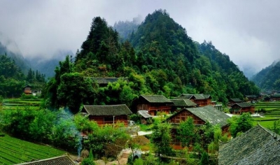 刘芳震在咸丰调研要求:全力推进基础设施建设