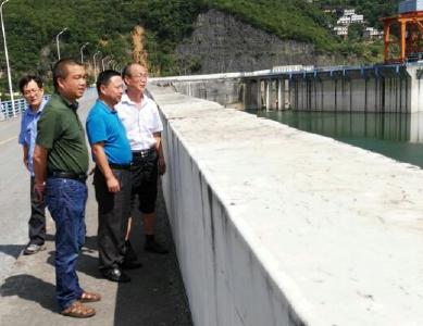 恩施州政协副主席何义发到巴东县水布垭发电厂调研