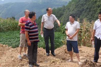 宣恩县人民检察院：检察长深入扶贫点调研帮扶工作