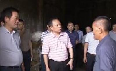 刘芳震到巴东咸丰调研时要求从严从实保安全 精准施策拔穷根