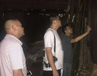 州纪委一行深入咸丰唐崖镇小水坪村督查暗访精准扶贫工作