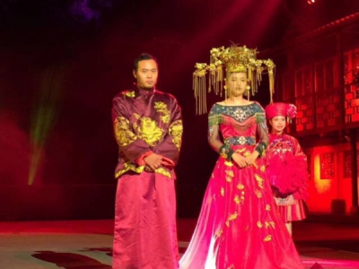 利川腾龙洞变身世界最大“洞房” 美籍华人在此举行梦幻婚礼​！