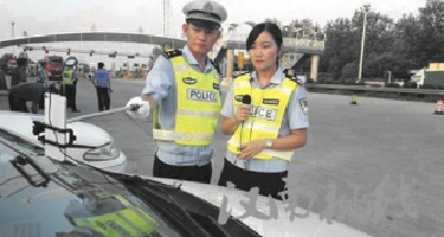 湖北省开展交通安全集中整治行动 高警执法直播吸引百万网友点赞