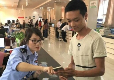 建始交警开启“交管12123手机APP”便民新模式