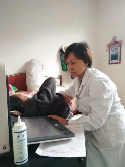 恩施市统一战线开展精准扶贫“送医送药”活动