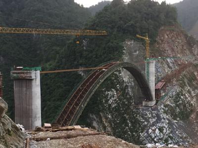 鹤峰县省道南鹤公路南渡江大桥完成“华丽转身”